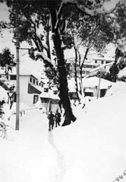 File photo of postmen amidst heavy snow in Mussoorie. 
