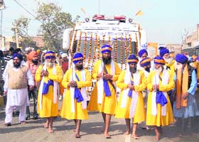 The Panj Piaras lead the shukrana yatra of the HSGPC (ad hoc) in Dabwali, Sirsa
