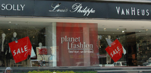 The slump in woollen sales has forced showrooms in Dehradun to announce heavy discounts.