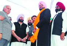Capt Amarinder Singh welcomes Simerjit Singh Majithia and Gurteshwar Singh Majithia into the Congress in Amritsar