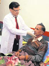 A doctor examines Pakistani national Noor Ahmed Mir at Government Medical College Hospital, Jammu.