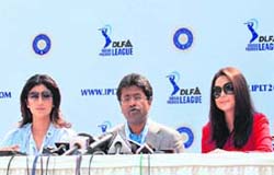 IPLs commissioner Lalit Modi (C), Bollywood actress and co-owner of Kings XI Punjab Preity Zinta (R) and Bollywood actress and co-owner of the Rajasthan Royals, Shilpa Shetty attend the press conference after the end of the IPL player auction at the Fort Aguada in Goa