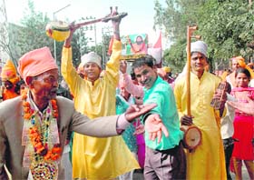 Devotees take part in the ‘shobha yatra’ on the eve of Guru Ravidas Jayanti in Chandigarh
