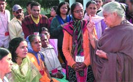 Chief Minister Sheila Dikshit with women leaders from Haryana, Bihar, Rajasthan and Gujarat at her residence in New Delhi 