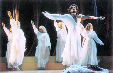A scene from Laila Majnu directed by Ram Gopal Bajaj