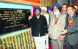Deputy Chief Minister Sukhbir Singh Badal unveils the stone, dedicating unit IV of Guru Hargobind Thermal Plant at Lehra Mohabbat in Bathinda