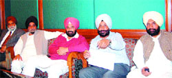 Congress leaders (from right) Harpartap Ajnala, Sukhjinder Singh Randhawa, Sukhbinder Singh Sukh Sarkaria, Tript Rajinder Bajwa and Swinder Singh Kathunangal address mediapersons in Amritsar.