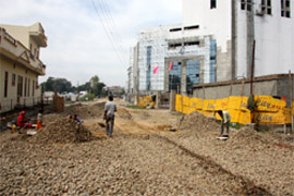 Work is on to build the link road leading to the Bathinda-Goniana road from an under-construction mall near the Green Avenue colony.