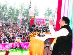 Uttarakhand Chief Minister Maj Gen BC Khanduri (retd) addresses a public gathering at Shyampur near Rishikesh. 
