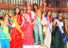 Annie of Dehradun (third from left) was crowned the Winter Queen at the Winter Carnival-2009 at Manali on Thursday.