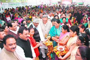 Prabha Thakur, president of the All-India Mahila Congress, lights the lamp at the state-level convention