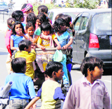 A rickshaw overloaded with children in Ludhiana.