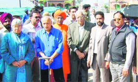 Members of the Indian peace delegation after their return from Pakistan at Wagah near Amritsar