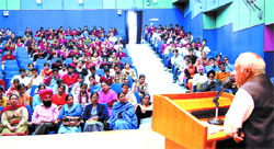 Eminent scientist Dr Rajesh Kochhar addresses the gathering at Pushpa Gujral Science City in Kapurthala on Saturday.