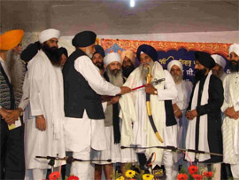 Irrigation Minister Janmeja Singh Sekhon honouring the Singh Sahib Gyani Gurbachan Singh, Jathedar, Shri Akal Takht Sahib, at the historic Saragarhi Gurudawara on the occasion of Gurmat Samagam.