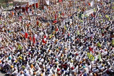 Hundreds of farmers from the Malwa belt of Punjab participating in the victory rally that was organised at Bathinda on Thursday. 