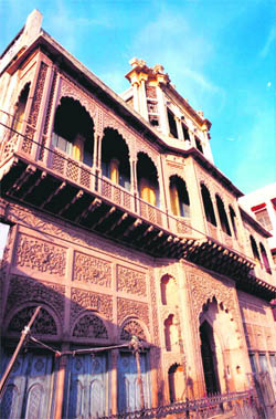 Noor Manjil building