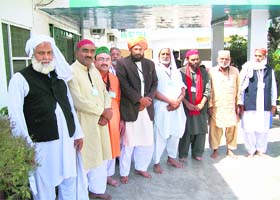 Pakistani zaireen at Sabir Baba shrine at Peeran Kaliyar in Roorkee