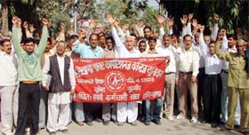 Haryana Power Corporation workers protest against pay reduction at Circle Office, Mehrauli Road in Gurgaon