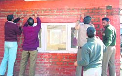 Masons get tips on making existing structures earthquake-resistant with the help of retrofitting in Srinagar. 
