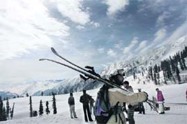 The snow-clad Gulmarg amid clouds. 
