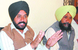 Pargat Singh (left), general secretary, Shaheed Bhagat Singh Sabha, addresses the media in Amritsar on Friday.