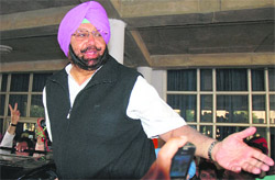 Former Chief Minister Amarinder Singh acknowledges supporters after attending court proceedings in the City Centre scam at district courts in Ludhiana on Saturday.