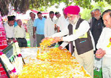 Shaheed Bhagat Singhs nephew Jagmohan Singh pays homage to his uncle at a function in Hisar.