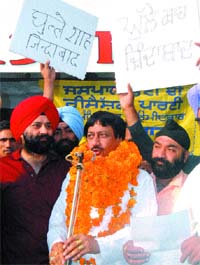 Ghulle Shah, a candidate of the Recession Party, campaigns in Amritsar