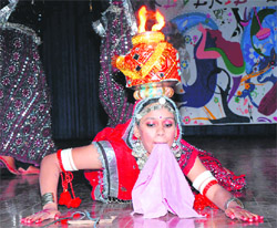 A student gives a performance at the 14th All-India Inter-University Youth Festival, Reverie 2009, in Karnal.
