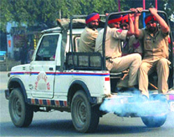 A polluting police vehicle patrols in Amritsar.
