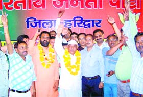 Newly appointed Uttarakhand working president Chandra Shekhar Bhattewala along with party workers in Haridwar