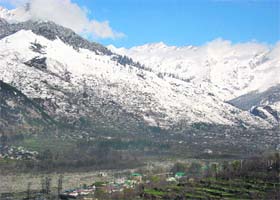 Fresh snow envelops upper Manali region