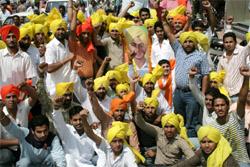 Members of the Shaheed Bhagat Singh Club raising slogans on the martyrdom day of Bhagat Singh, Rajguru and Sukhdev in Bathinda on Monday.