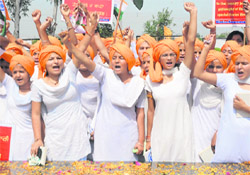 Students from Government Senior Secondary School, Mahilpur, don turbans in Bhagat Singh's style at the martyrdom day function in Khatkar Kalan, Nawanshahr, on Monday.