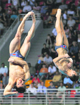 Chinas Qin Kai (R) and Wang Feng compete in the men's 3m synchronized diving final during the FINA Diving World Series 2009 at the Hamad Aquatic Centre in Doha on Sunday.