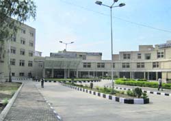 Dr RP Government Medical College in Tanda 