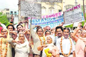 Members of the J&K Refugee Front protest in front of the Divisional Commissioners office at Mubarak Mandi in Jammu