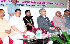 Governor BL Joshi, VC Swatantra Kumar, NUJ Uttarkhand Chief TC Gururani, NUJ president, Laltendra Nath Joshi, general secretary, Shiv Sharma at a seminar on freedom fighter Ganesh Shankar Vidyarthi.