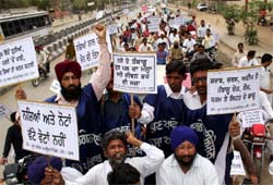 Activists of the Youth Clubs Association, Punjab, demonstrating against drug addiction in Bathinda 