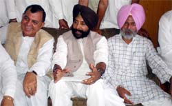 Congress candidate from Ferozepur Jagmeet Singh Brar (middle) speaking during the press conference in Abohar