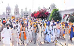 Radical Sikh leaders with the members of a jatha come out of Takht Damdama Sahib at Talwandi Sabo