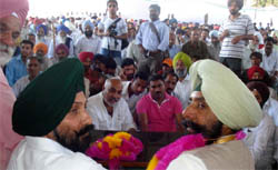 PPCC general secretary Parminder Singh Pinki (left) with Jagmeet Brar, the Congress candidate for Ferozepur Lok Sabha seat, at a meeting on Tuesday.