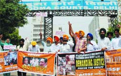 Sikhs protest against Congress candidates Sajjan Kumar and Jagdish Tytler outside Karkardooma district court in New Delhi 