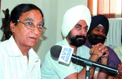 Brick kiln owners address mediapersons in Amritsar