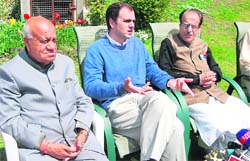 Chief Minister Omar Abdullah, along with Congress leaders Saifuddin Soz (right) and Mangat Ram Sharma, addresses mediapersons after a joint meeting in Srinagar on Saturday.