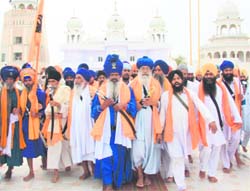 A group of radical Sikhs leaves Takht Damdama Sahib at Talwandi Sabo for the Salabatpura dera of the Sacha Sauda sect on Sunday.