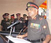 Major General AK Bakshi addressing the gathering after inaugurating the war memorial at Naggi in Srikaranpur sector