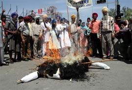 Members of the riot victims families burn effigies of Jagdish Tytler and Sajjan Kumar, main accused in the 1984 anti-Sikh riots who were recently given a clean chit by the CBI, near the bus stand in Bathinda on Tuesday. 