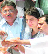 Priyanka along with her husband Robert Vadra performs rituals at Haridwar on Tuesday. 
